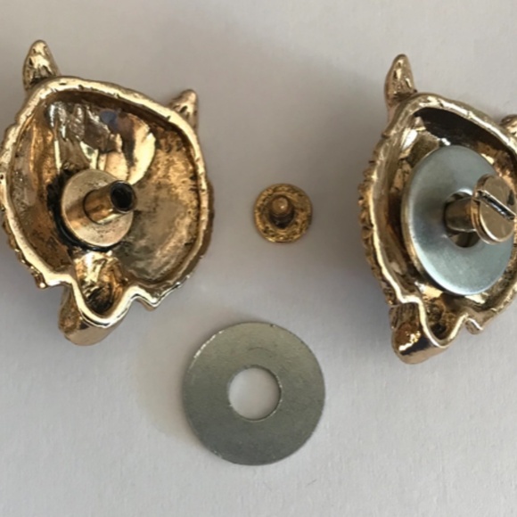 silver wolf cloak clasp - Picture 3 of 6